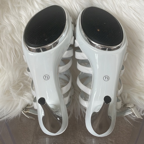 Lasonia White and Silver Heels, Size 7.5 - Picture 4 of 10